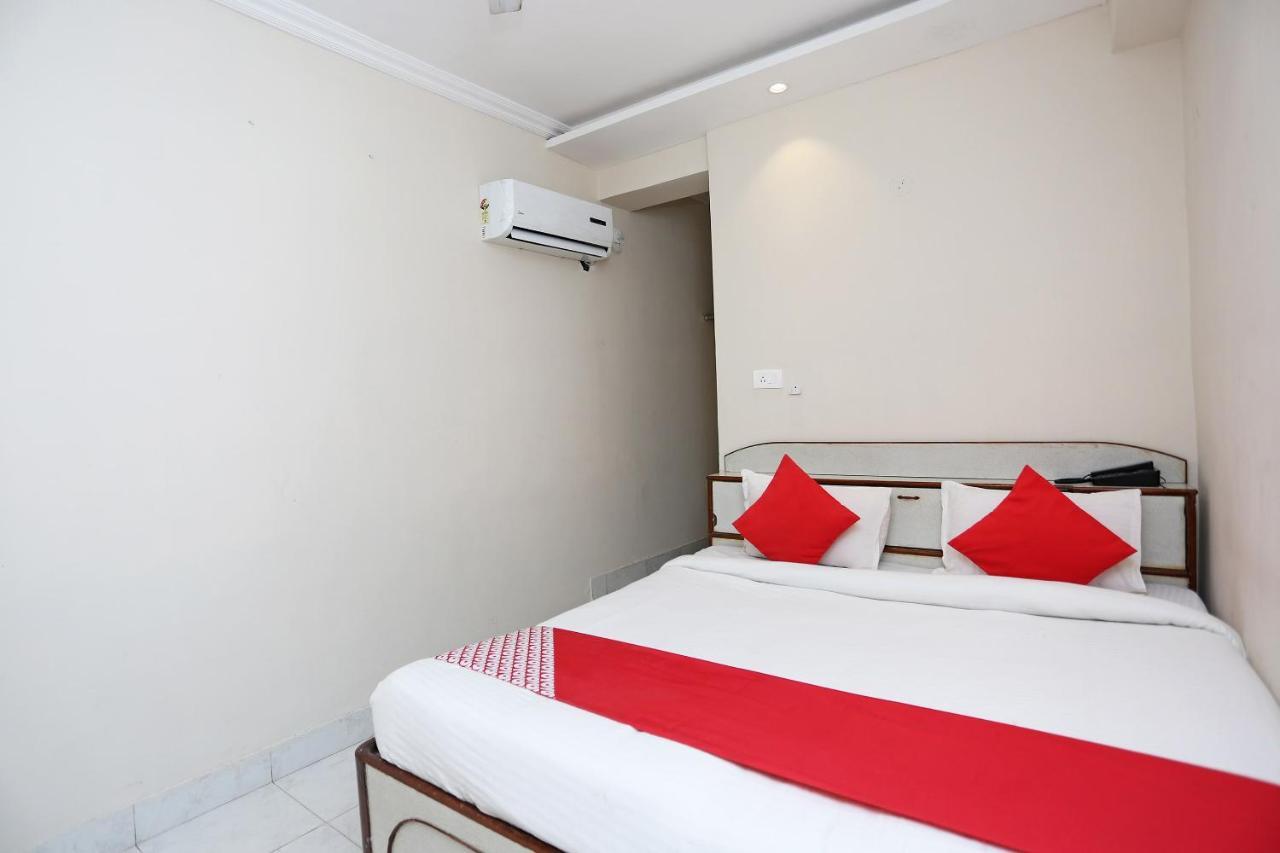 קאנפור Oyo 4956 Hotel Maharaja Palace מראה חיצוני תמונה