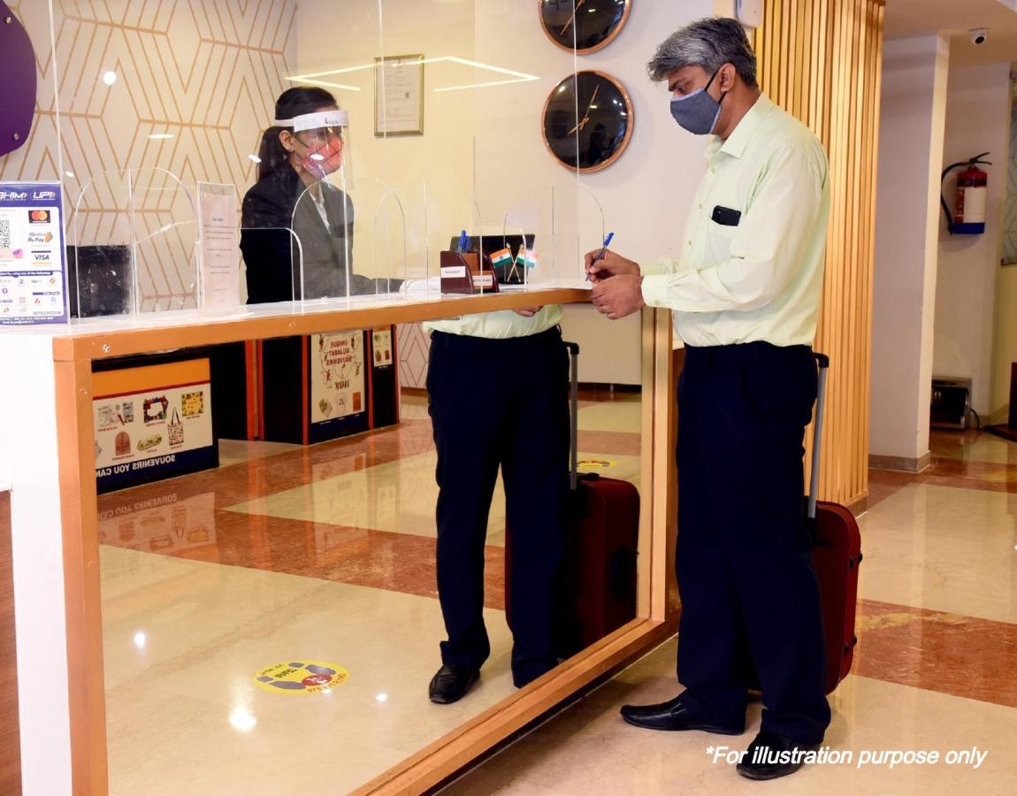 קאנפור Oyo 4956 Hotel Maharaja Palace מראה חיצוני תמונה