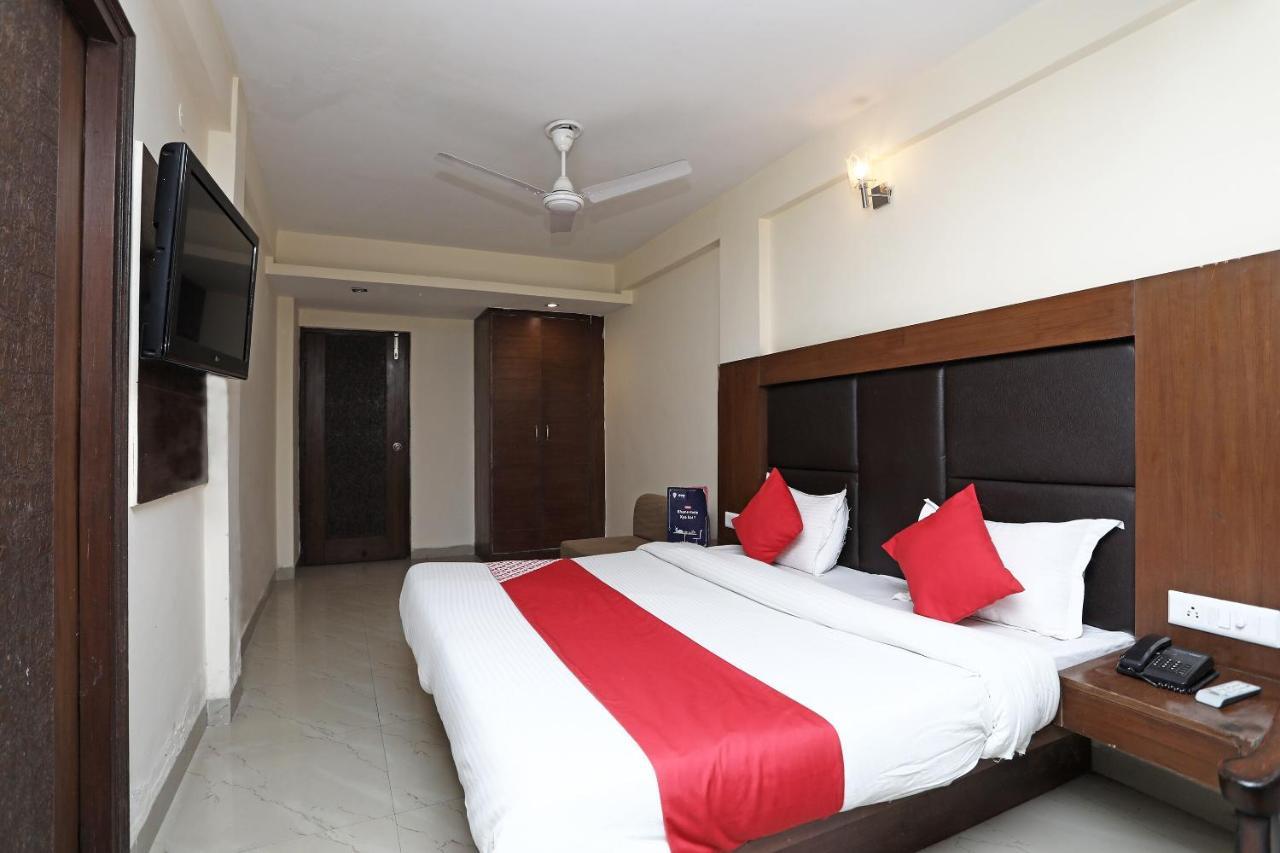 קאנפור Oyo 4956 Hotel Maharaja Palace מראה חיצוני תמונה