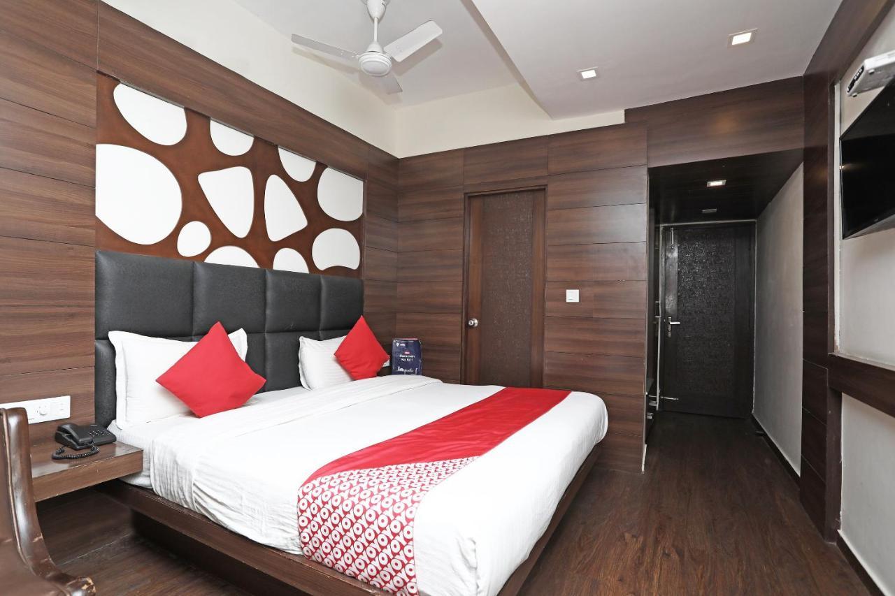 קאנפור Oyo 4956 Hotel Maharaja Palace מראה חיצוני תמונה