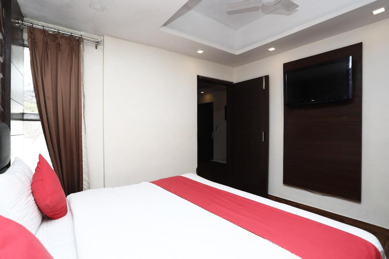 קאנפור Oyo 4956 Hotel Maharaja Palace מראה חיצוני תמונה