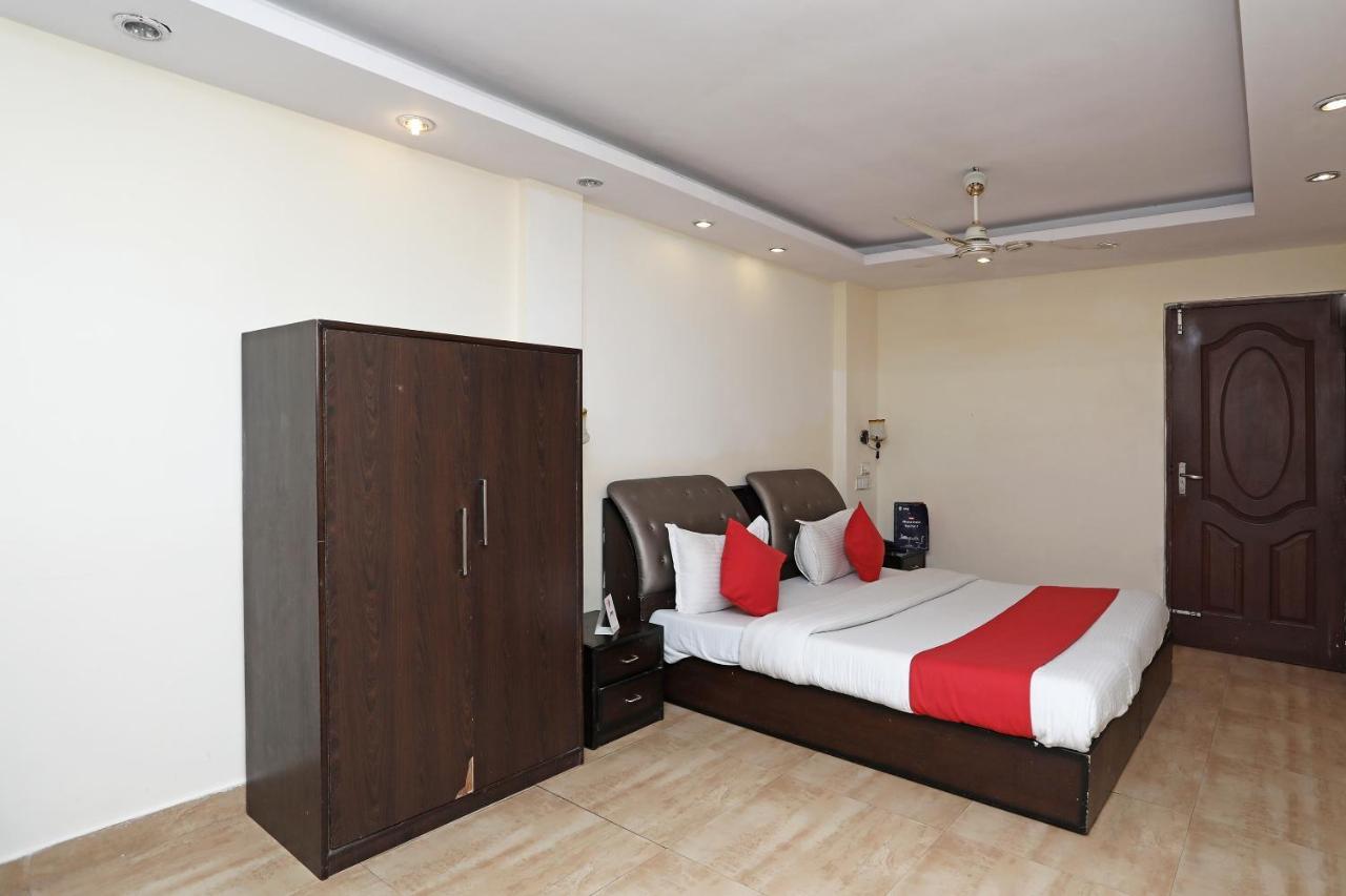 קאנפור Oyo 4956 Hotel Maharaja Palace מראה חיצוני תמונה