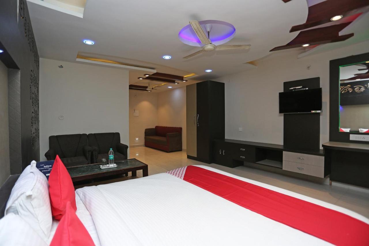 קאנפור Oyo 4956 Hotel Maharaja Palace מראה חיצוני תמונה